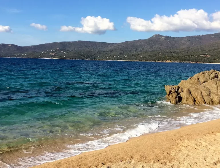 Une belle plage de Corse-du-Sud
